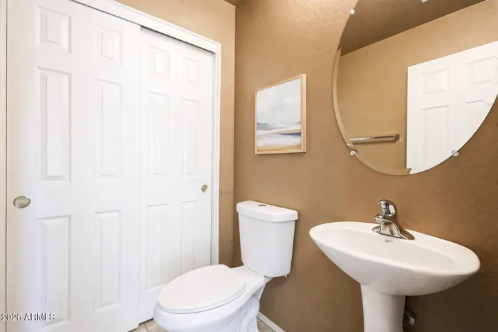 Main floor half powder bath
