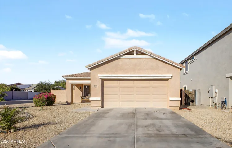Welcome to this wonderful home with a pool on a corner lot. Your search has ended. Check it out!