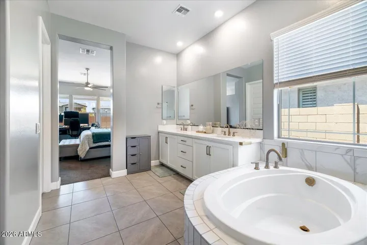 Primary bath