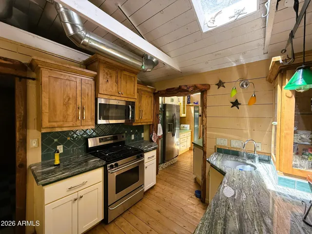 Forget Doordash. Enjoy nature and this awesome kitchen