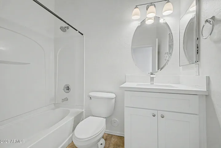 vanity mirror, multi light fixture, bathtub