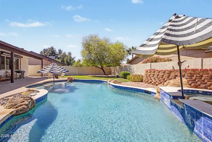 Large pool with built-in spa
