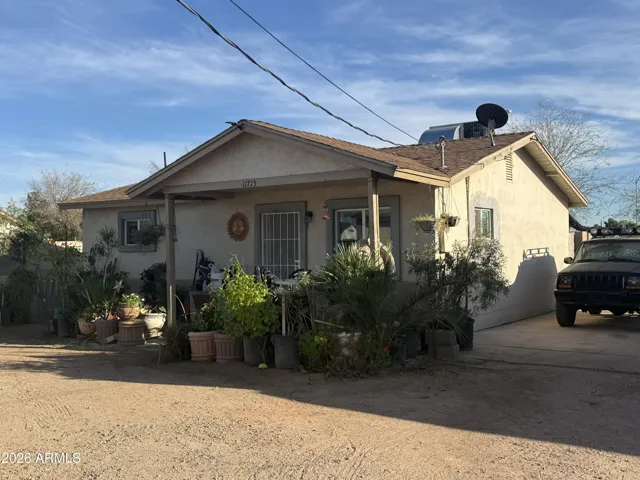 2 Bedroom house at the rear of the property