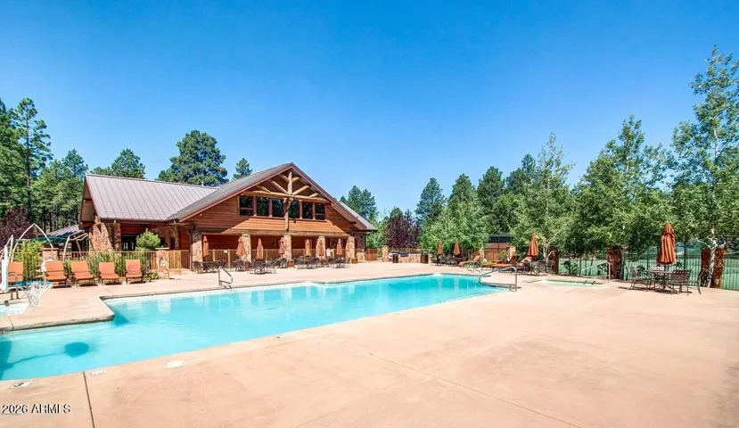 Community pool and hot tub.