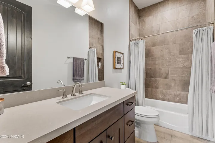 Private top floor guest bath.