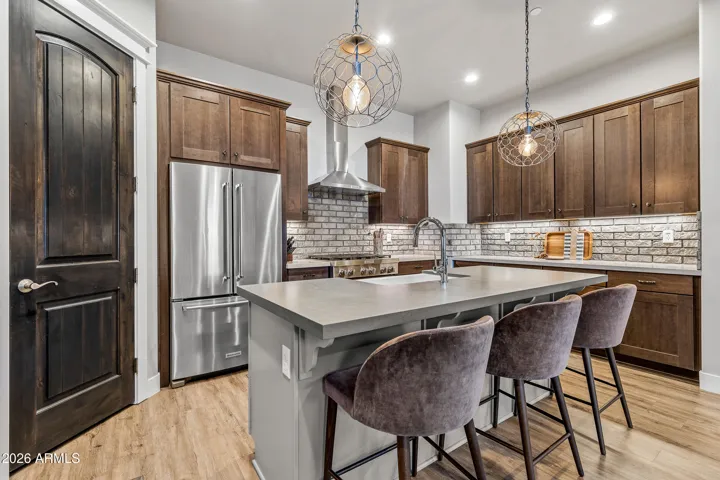 Bright, gorgeous kitchen w/walk-in pantry.