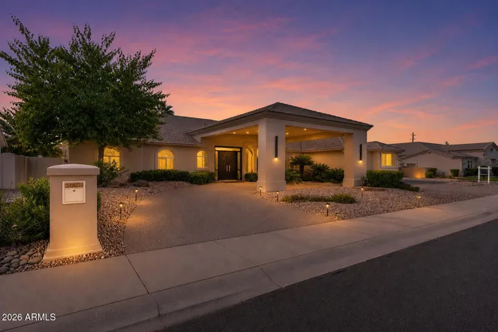 Where every evening begins with a statement.
Warm light, desert skies, and a home that feels as good as it looks.