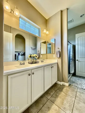 Principal Bathroom Double Vanity