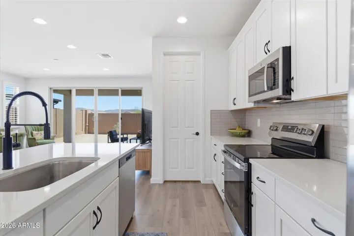 Clean, modern finishes with plenty of storage and workspace.