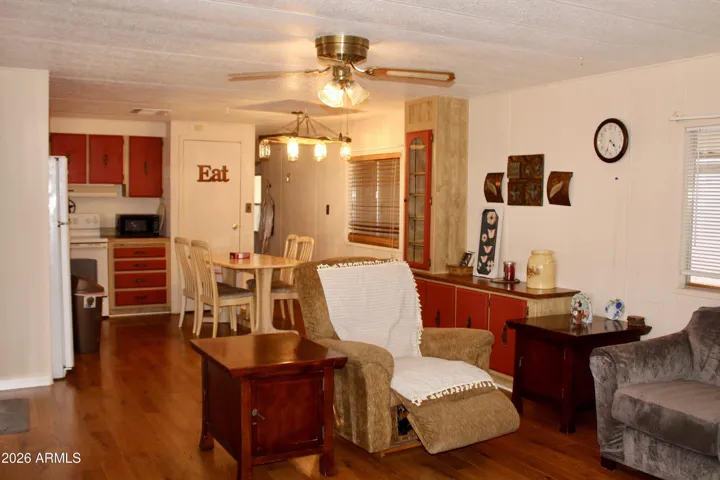 living room/Kitchen