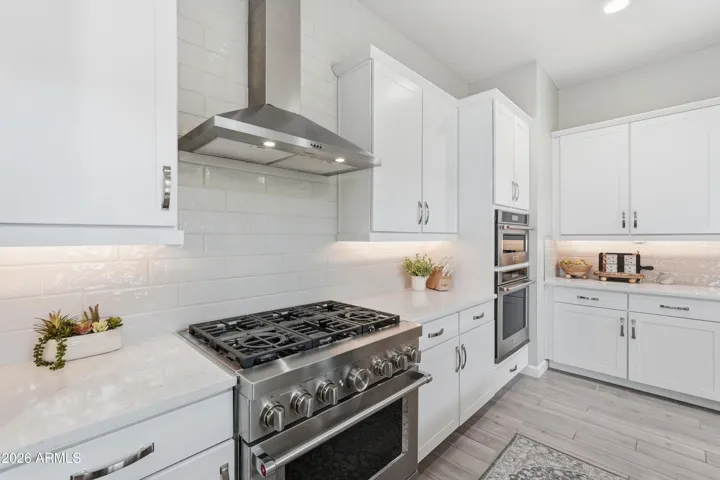 PREMIUM KITCHEN WITH MODERN FINISHES