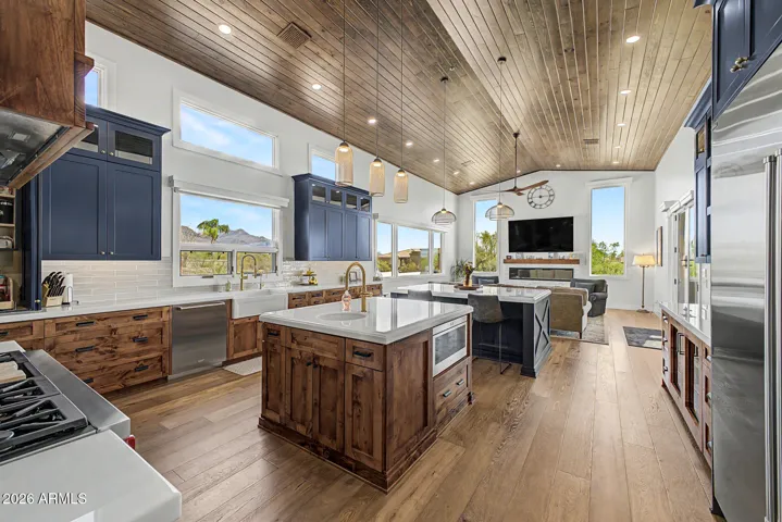Stunning NEW kitchen with Wolf and Sub-Zero appliances