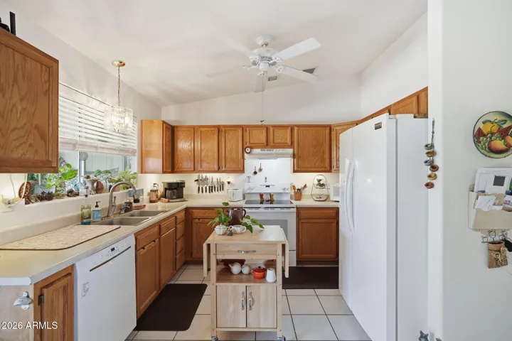 Kitchen Island does not convey