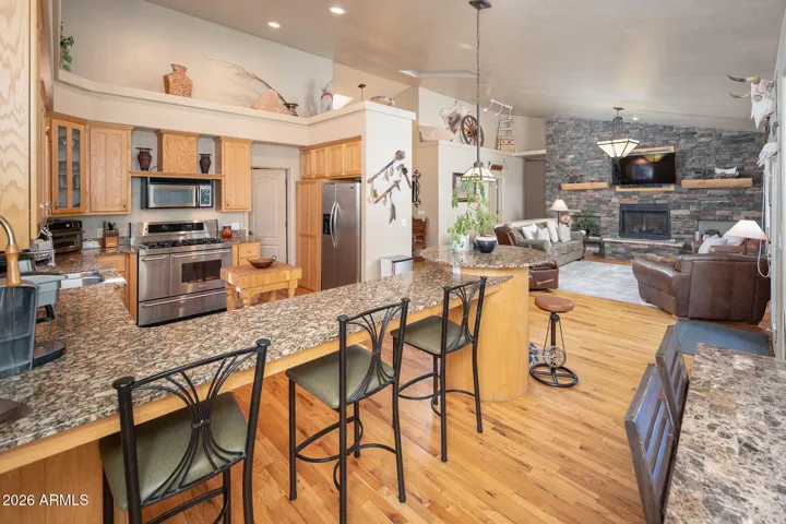 Kitchen breakfast bar