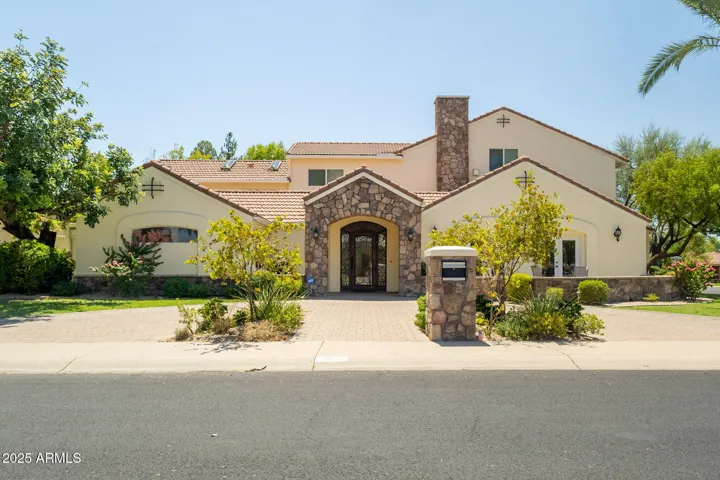 5,683 square foot house
