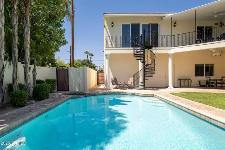 Sparkling, heated pool and spa