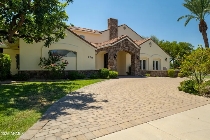 Circular paver driveway