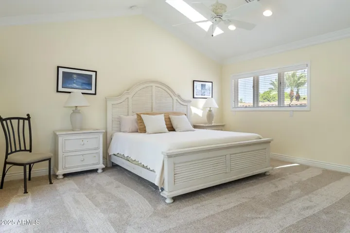 Private 2nd floor ensuite bedroom/bathroom