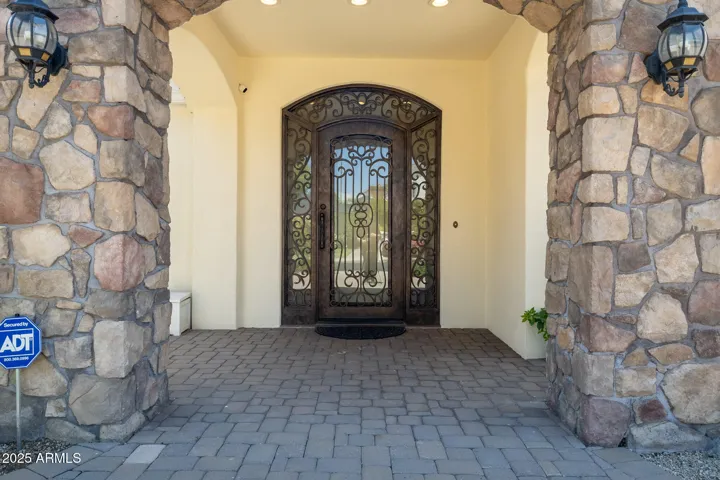 Dramatic entryway