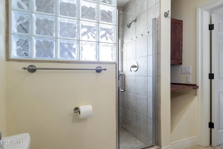 Private 2nd floor ensuite bedroom/bathroom