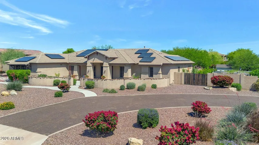 Circular driveway for guest!