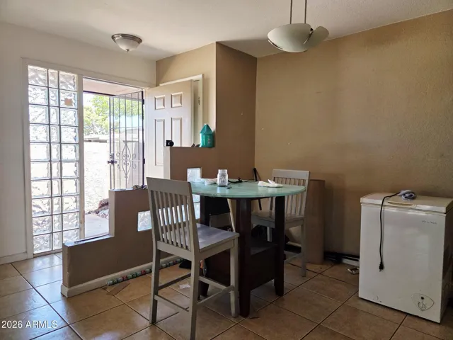 Dining area off kitchen