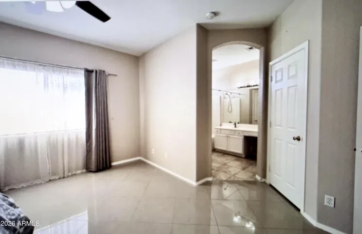 VAULTED 9' CEILING THRUOUT