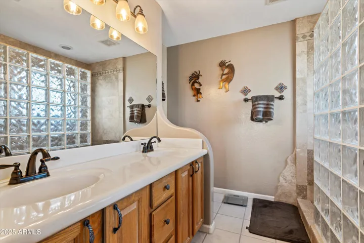 Dual sinks