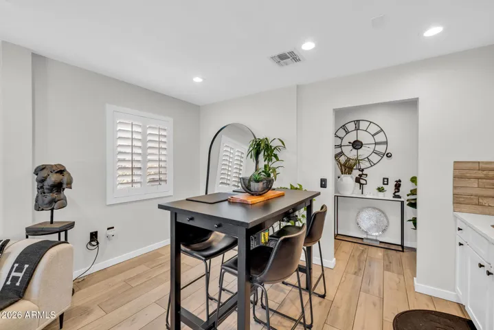 Dining Area with Casual Breakfast Bar Seating