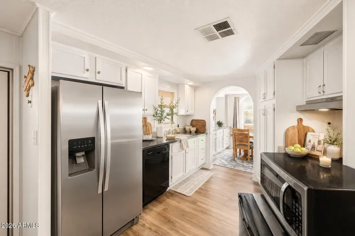 Perfect sized kitchen with tons of storage options (Virtually staged with ai)