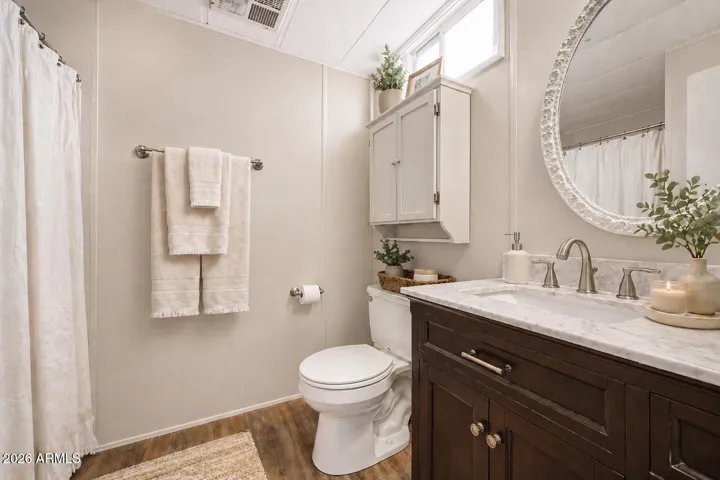 Primary ensuite (Virtually staged, paint with ai)