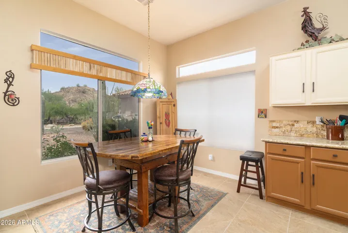 breakfast nook with view