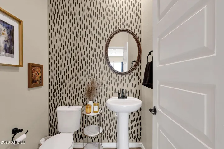 Guest 1/2 bathroom