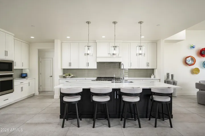 Kitchen & dining