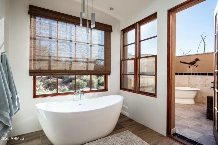 Soaking tub