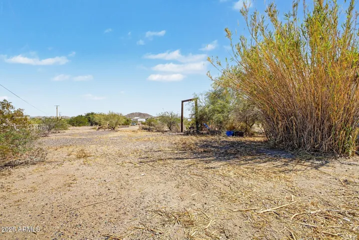2.5 Acres for all your needs!