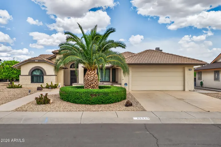 Welcome to your new AZ home on a private lot w/AZ room addition.