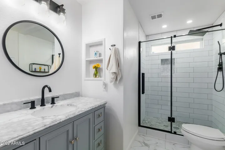Photos reflect prior staging/furnishings.