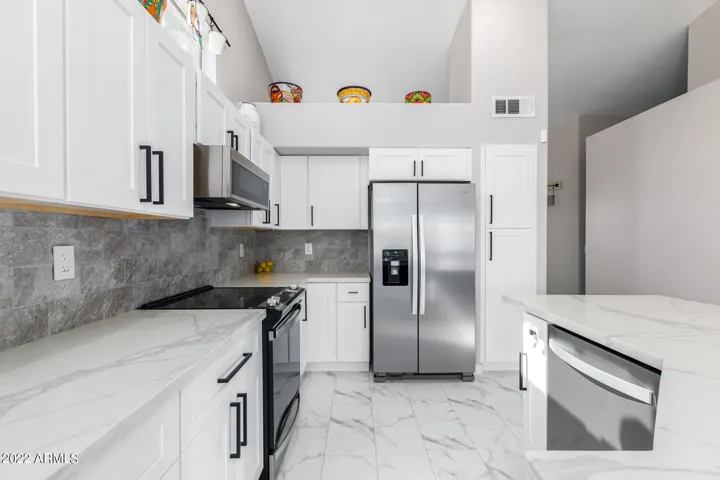 Photos reflect prior staging/furnishings.