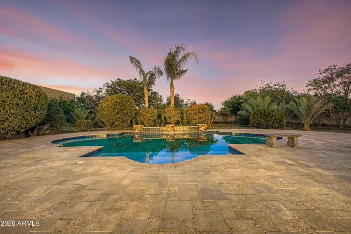Pool with water feature