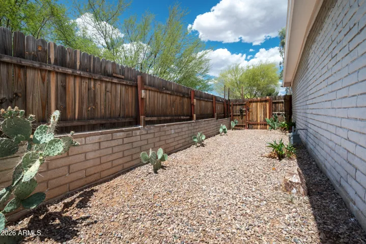 Side yard/potential RV parking