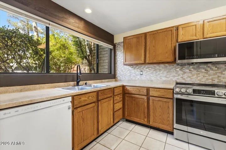 Chef's Delight - efficient and pleasant Kitchen with upgraded appliances in 2022
