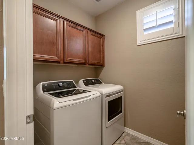 Laundry room w/ cabinets and utility sink