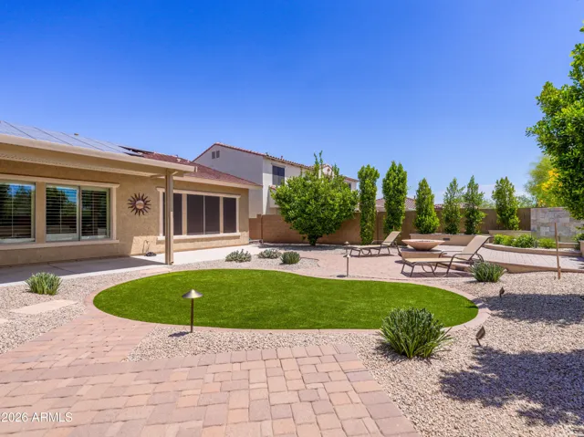 This backyard is so clean and tidy
