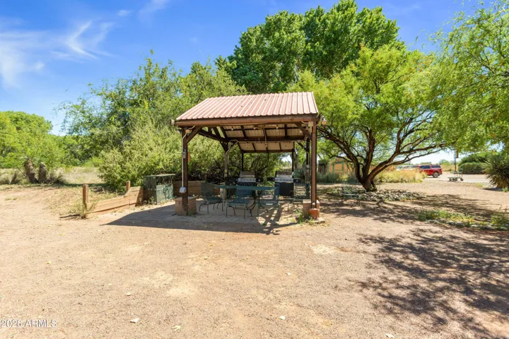 Barbeque area/ Back yard