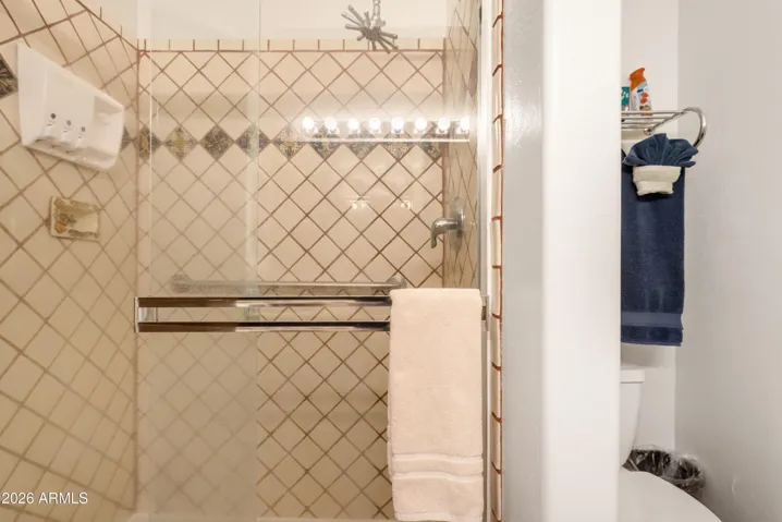 Suite bathroom