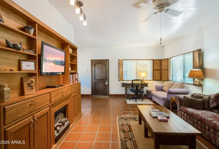 Suite living room