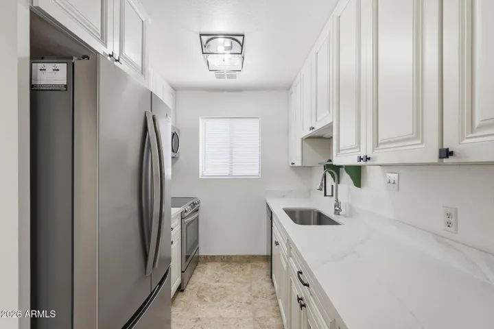 Updated Kitchen w/quartz counter tops