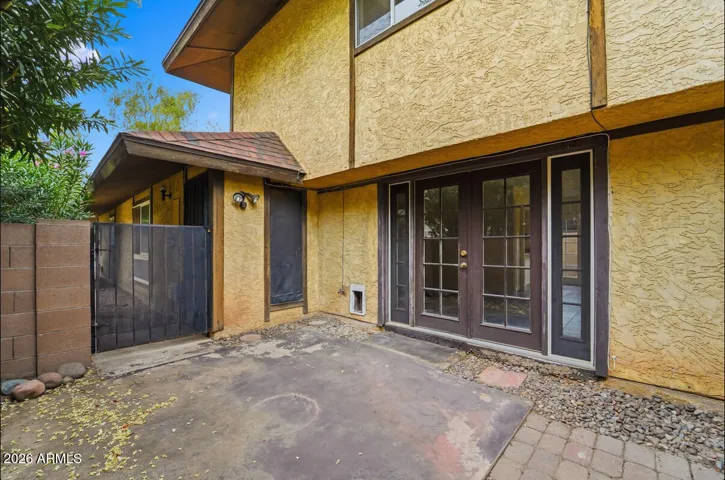 French doors leading to front patio