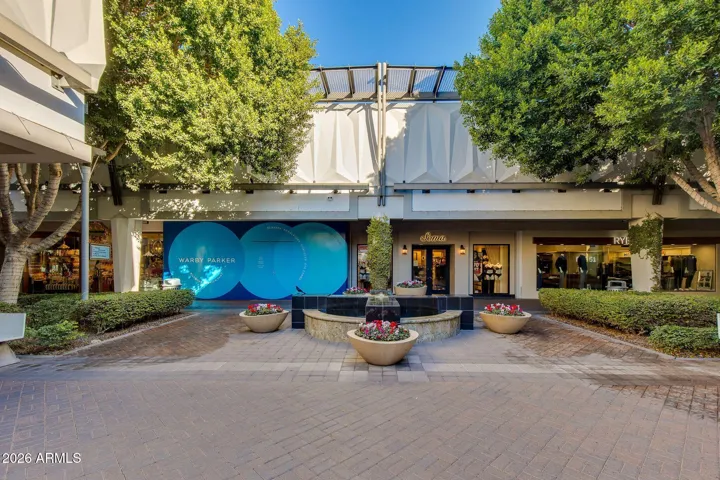 You are seconds away from world-class shopping, dining, and entertainment.